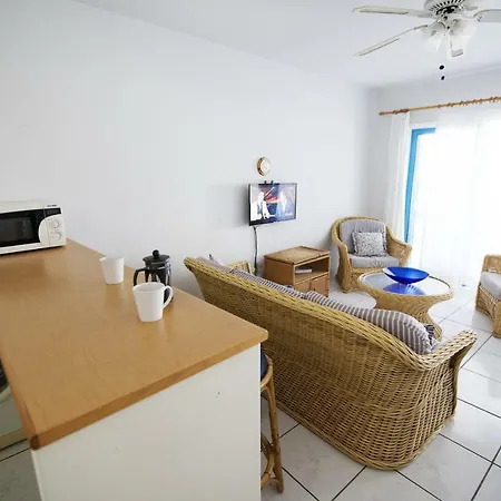 Pebbles Beach - 1 Bdr, Sleeps 3, Free Wifi * جوفيرنورز بيتش