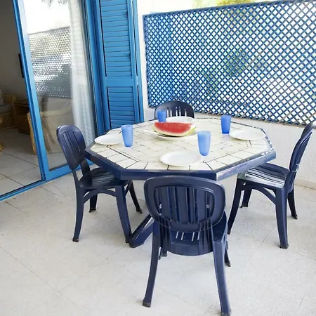 Semesterbostad Pebbles Beach - 1 Bdr, Sleeps 3, Free Wifi