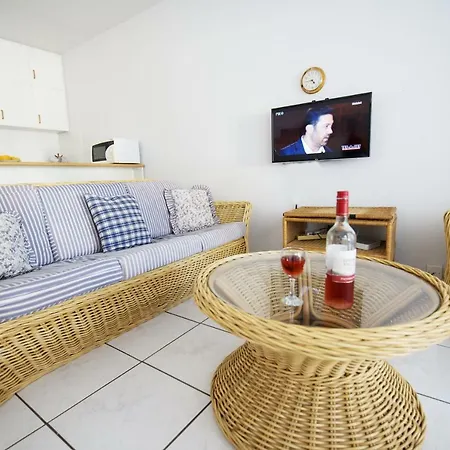 Semesterbostad Pebbles Beach - 1 Bdr, Sleeps 3, Free Wifi