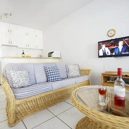 Pebbles Beach - 1 Bdr, Sleeps 3, Free Wifi Governors Beach